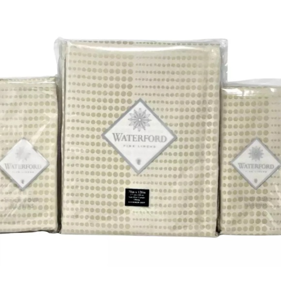 WATERFORD 70" x 126" Shimmer Gold Dots Christmas Tablecloth & 8 Napkins Set NEW - Picture 1 of 3